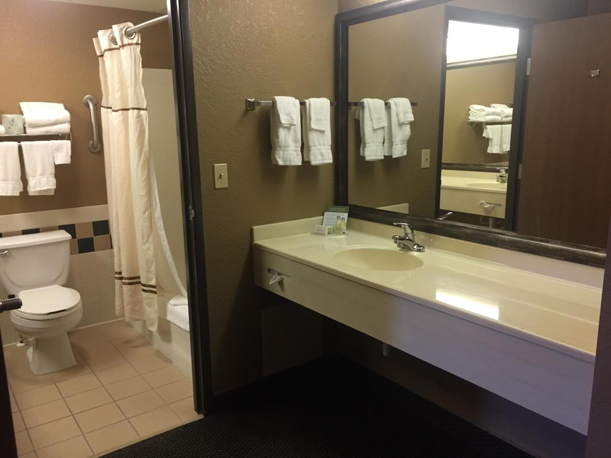 Boarders Inn And Suites By Cobblestone Hotels - Fayette Exterior foto